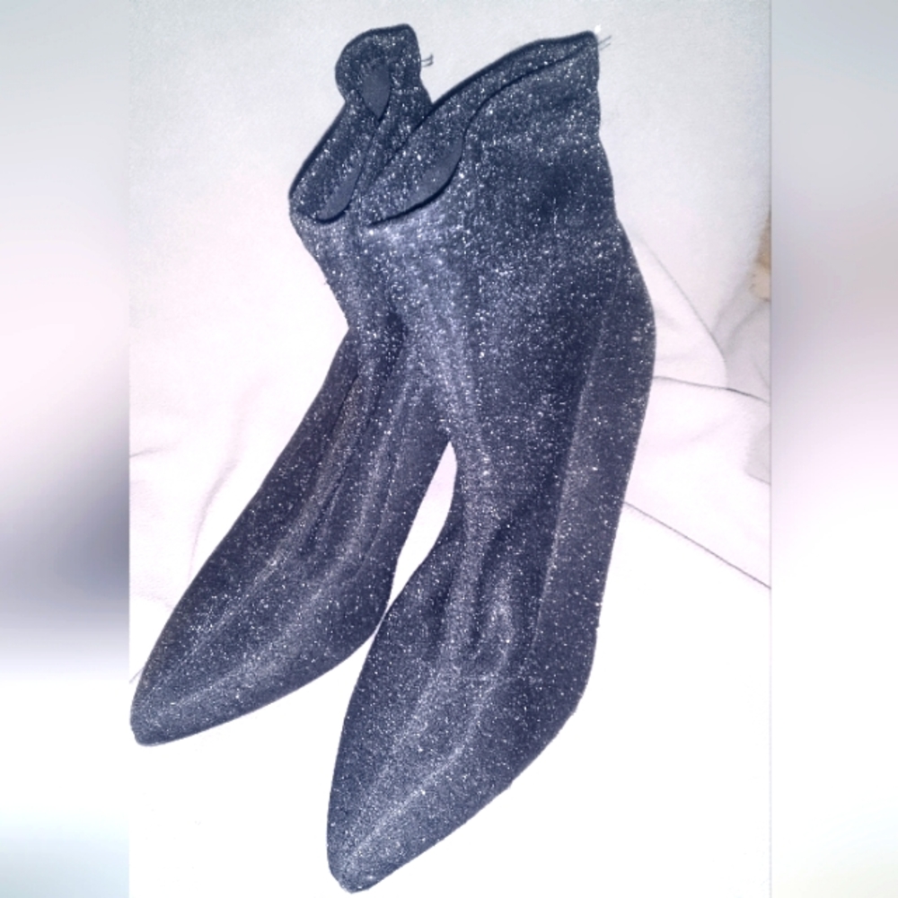 8 Jones New York Black Ankle Boot